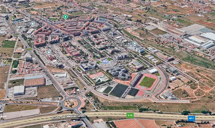 Vista aérea de la Universitat Jaume I y zonas residenciales con pisos cercanos al campus