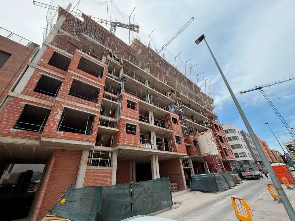 postęp-prac-budowa-budynku-luz-kwiecień-2026-01 Postęp prac budowlanych przy budynku Luz w kwietniu 2026 r.
