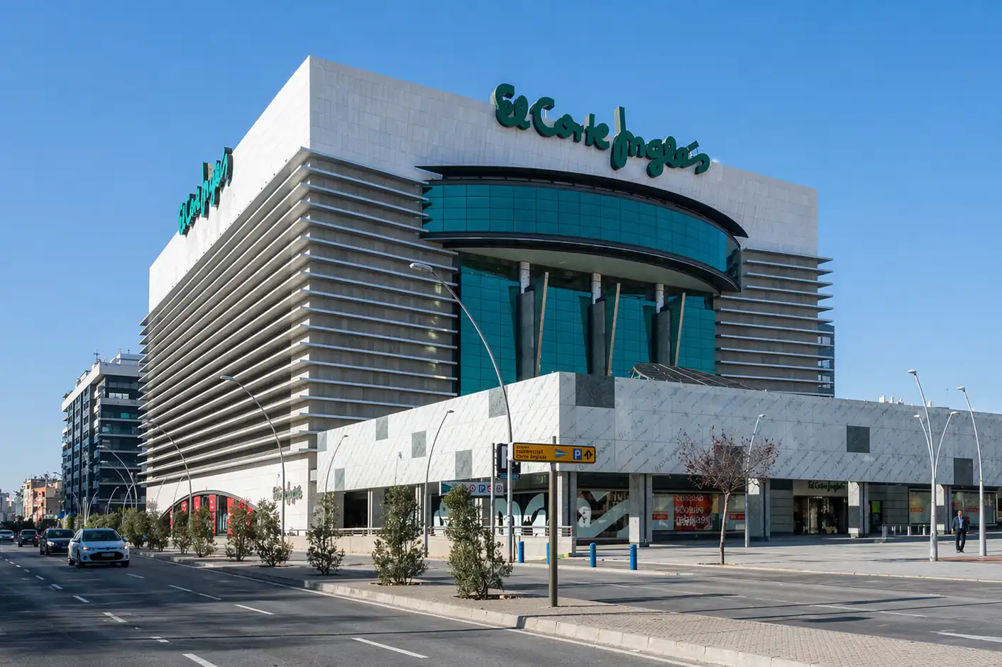 район-Corte-Inglés-Кастельон Вид на здание торгового центра «Эль Корте Инглес» в Кастельоне